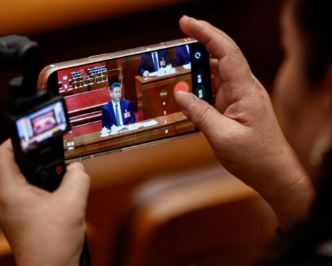 US considers new crackdown on Chinese telecom companies