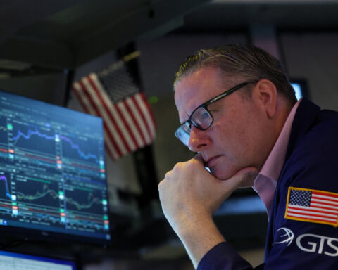 Wall Street ends higher as Middle East peace talks lift sentiment