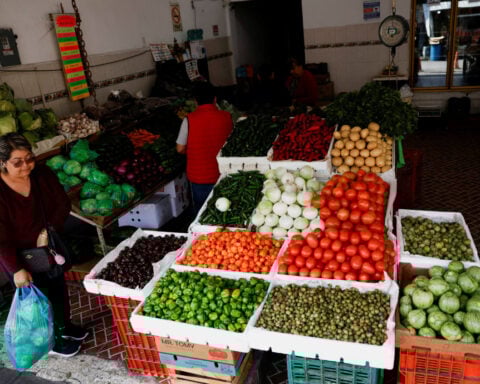 Mexico inflation spikes in March, fueling debate within divided central bank