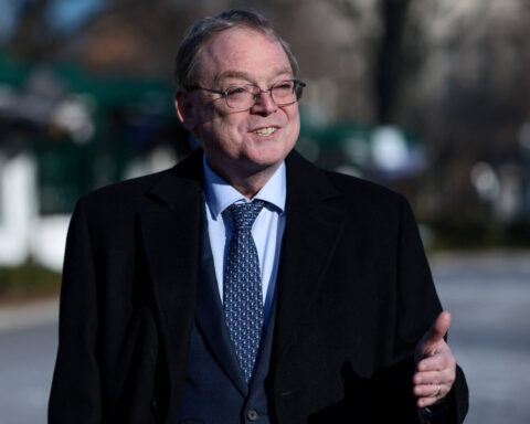 White House confident Warsh will lead Fed in May