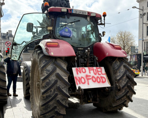 Protests over high fuel costs clog Dublin, other Irish cities for second day