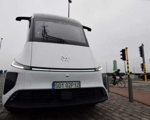 Chinese electric truck maker Windrose makes first US delivery