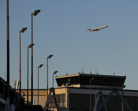 Chicago jet fuel tops $5 a gallon, as refiner maintenance adds to war-related price surge