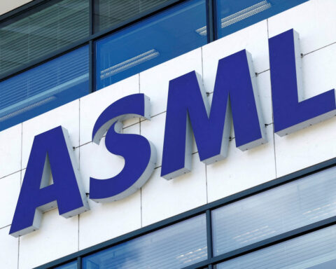 ASML shares fall on US Congress plan to further restrict China exports