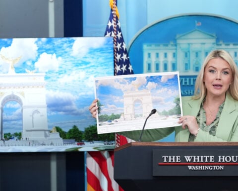 Trump's plan to build a Triumphal Arch gets a hearing before a key federal agency