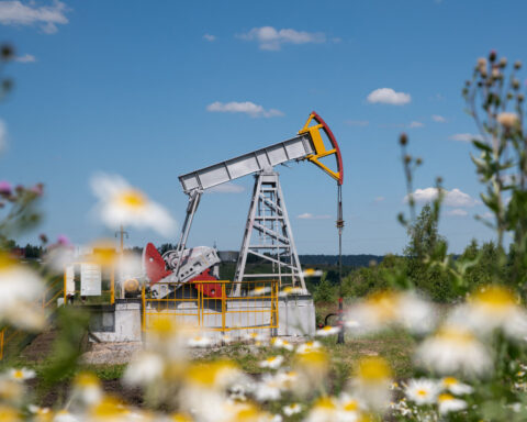 Oil prices rise on doubts US-Iran peace talks will ease Hormuz disruption