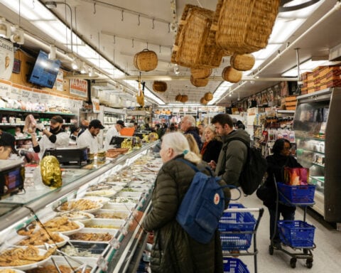 US service sector cools in March, inflation heating up amid Iran war