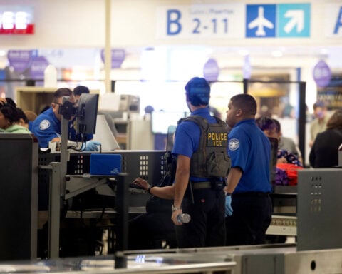 Trump proposes to begin privatizing TSA screening operations