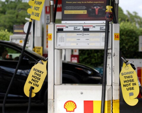 Stick to Easter travel, Australians told, though hundreds of petrol stations dry