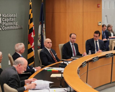 Planning commission approves Trump's White House ballroom project