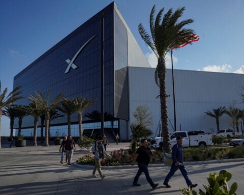 SpaceX has held talks with Saudi fund for possible $5 billion investment in IPO, sources say