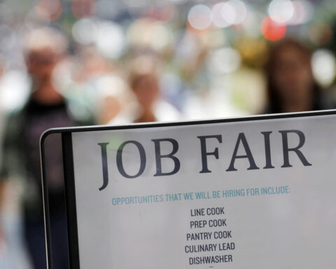 US weekly jobless claims fall; manufacturing production retreats in March