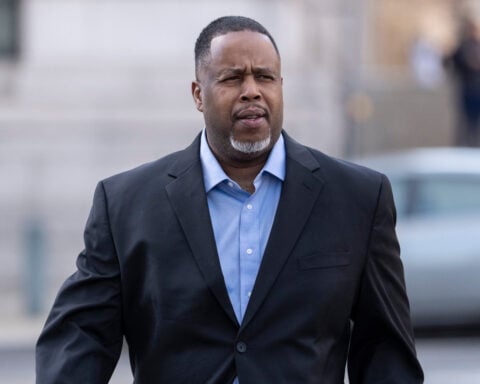 Ex-NBA player Damon Jones is expected to become first person to plead guilty in gambling sweep