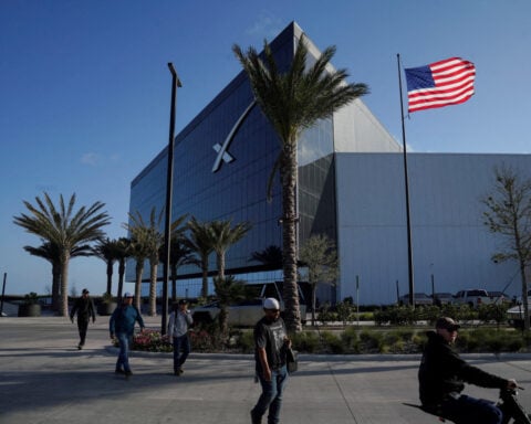 E*Trade in talks to lead SpaceX IPO share sale to small investors in US, sources say