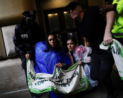 US business inventories unexpectedly fall in January