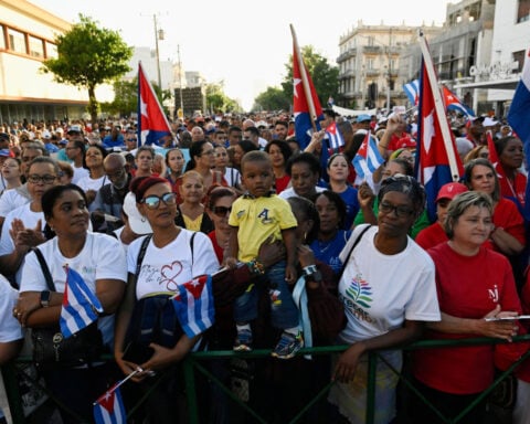 Cuban leader, marking Bay of Pigs anniversary, vows to defeat US forces if attacked again