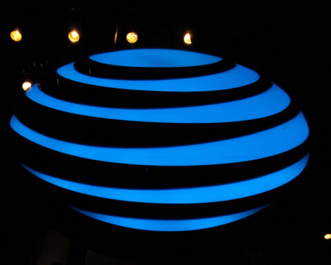 AT&T signs deal worth $2 billion to upgrade emergency cellular network