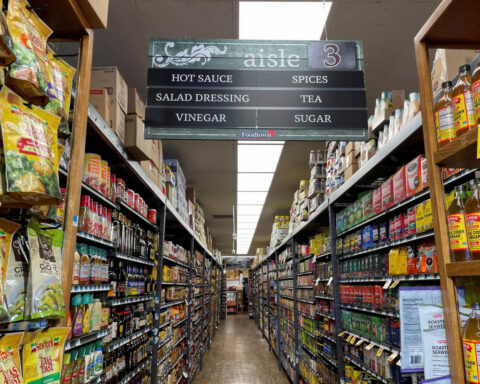 US consumer confidence rises,  but job openings and hiring drop sharply