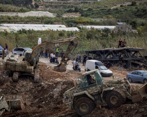 Lebanese trickle home as ceasefire with Israel mostly holds