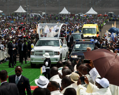 Pope urges Cameroon to reject violence at Mass that draws 120,000 people