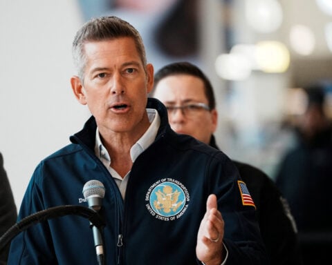 US received 6,000 applications for air traffic control roles, transportation secretary says