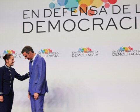 Mexico mends ties with Spain in first presidential visit in eight years