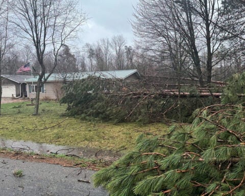 Powerful winds and reported tornadoes rip through the Midwest, leaving heavy damage but no deaths