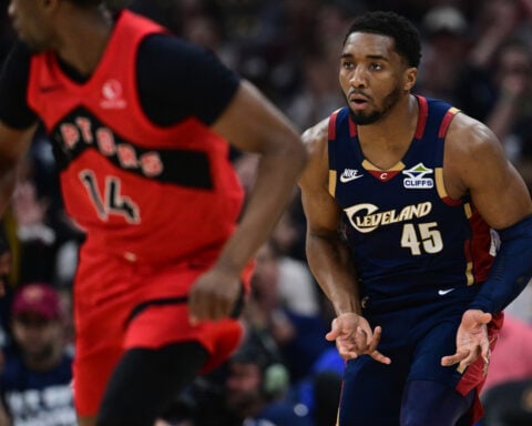 Cavaliers' Mitchell extends NBA-record streak of 30-point games to 9 in series openers