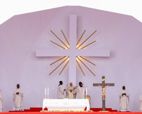 Pope urges Angola to overcome divisions at Mass attended by 100,000 people