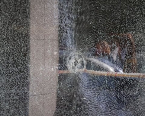 Six die in Kyiv shooting, hostage situation; police kill suspect