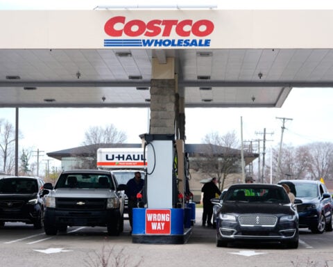 Gas prices won’t fall quickly. Here are ways to pay less at the pump right now