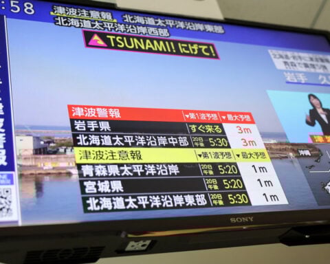 Major 7.5-magnitude quake hits off Japan, triggers tsunami warnings