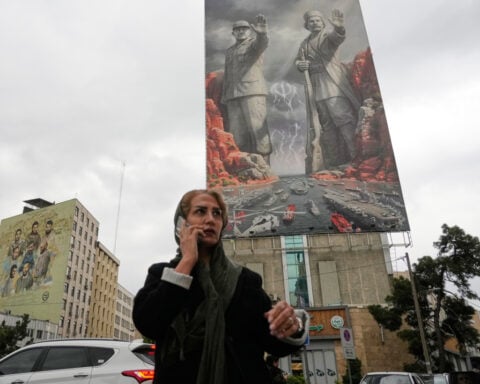 Trump offers mixed messages about path ahead for US war against Iran