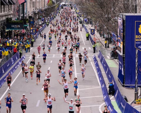 Former first daughter Chelsea Clinton completes Boston Marathon, Bill and Hillary meet her at finish