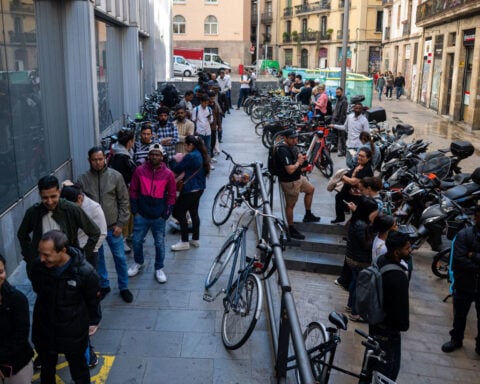 Spain starts program to legalize up to half-million migrants