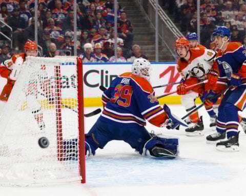 Kapanen's 2nd goal of game with 1:54 remaining lifts Oilers over Ducks 4-3 in playoff opener