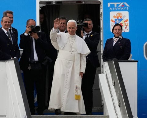 Pope Leo pays tribute to Pope Francis on the anniversary of his death