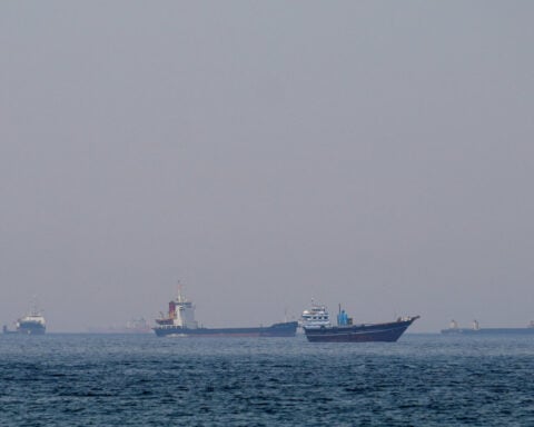 Shipping traffic through Hormuz still largely halted