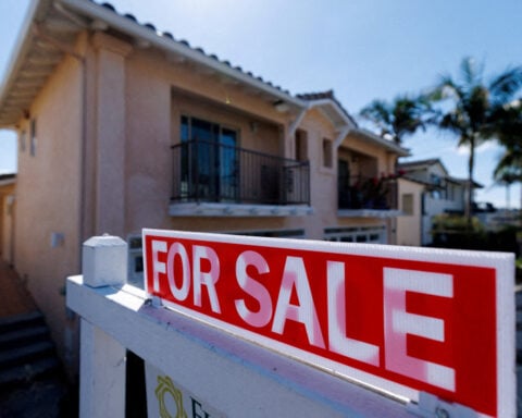 US pending home sales beat expectations in March