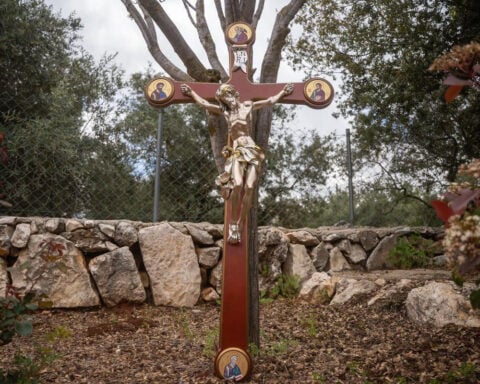 Israel jails two soldiers who damaged and photographed a Jesus statue in Lebanon