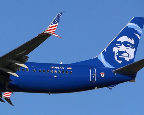 Alaska Air says fares hold as fuel surge tests earnings