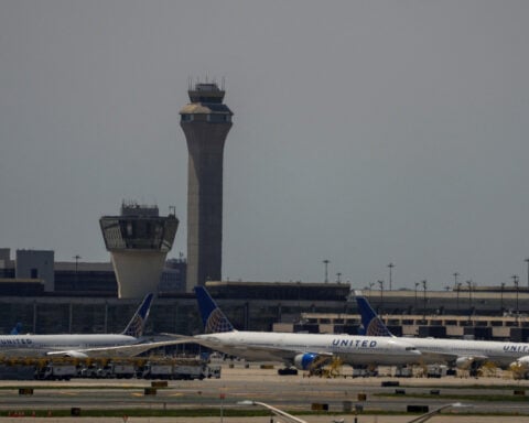 US transportation secretary seeks $10 billion for air traffic control overhaul