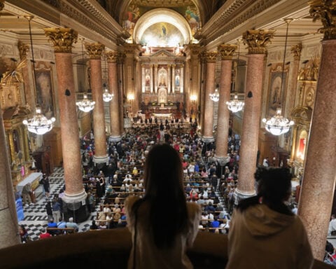 Pope Leo pays tribute to Pope Francis on the anniversary of his death