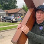 Michigan man brings cross to Shreveport in response to tragic killings