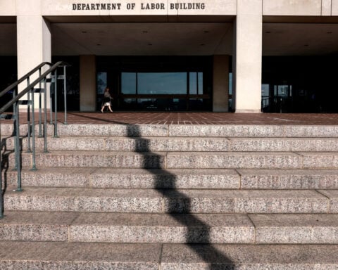 US Labor Department unveils proposal on contract, franchise worker pay