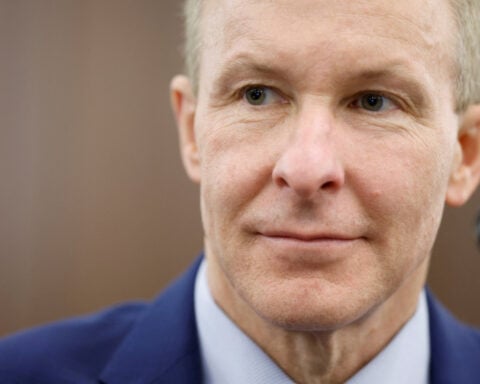 United Airlines CEO plays down merger talk as White House signals skepticism