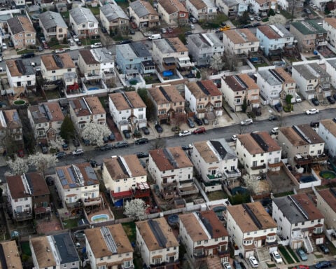 Fannie, Freddie to accept 'predictive' credit scores, US officials say