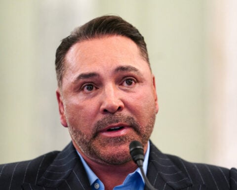 Boxing-De La Hoya, Ali's grandson warn US lawmakers against boxing law overhaul