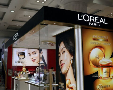 'Lipstick effect' boosts L'Oreal sales as crisis-weary consumers turn to beauty
