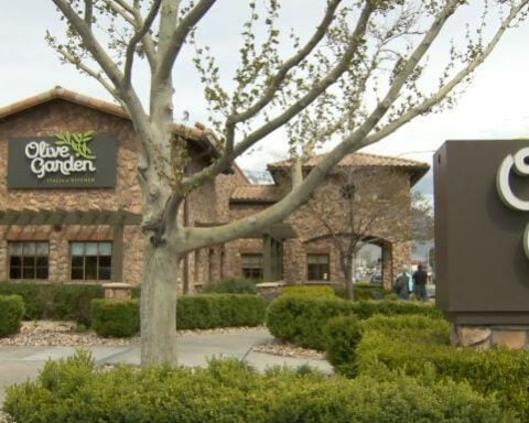 Police respond after man makes threats inside restaurant